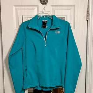 Women’s North Face Teal 1/4 zip pull over in excellent condition.